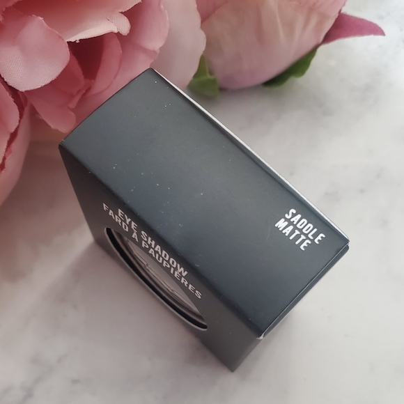 MAC Satin Finish Eyeshadow in Saddle- Golden Brown - Picture 11 of 15